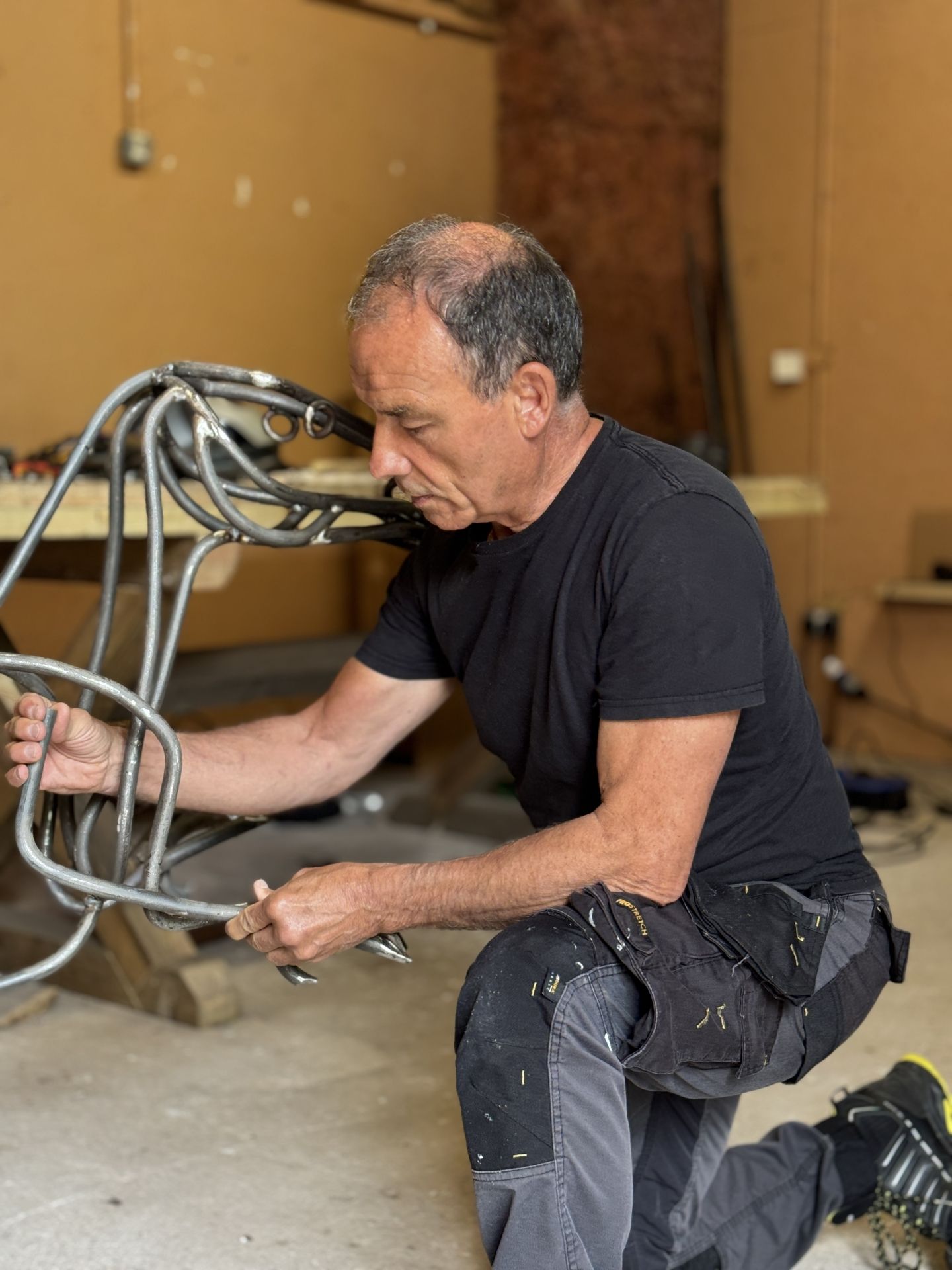 Allan poxton dinosaur sulpture cockington court 58